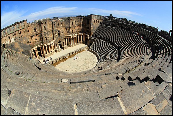 Bosra amfitheater Syria.jpg